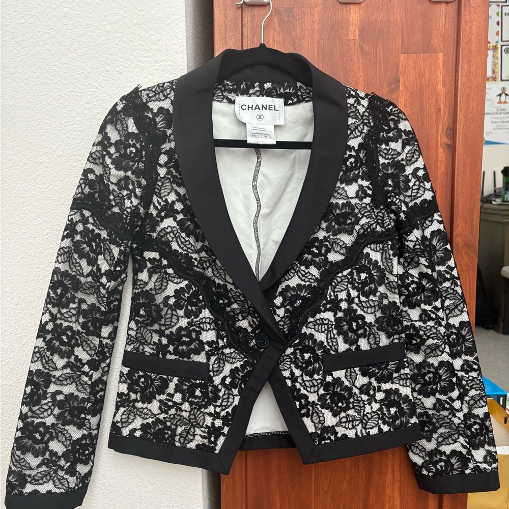 Authentic Chanel Black and White Lace Blazer jacket 36